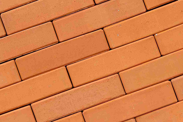 tehelňa v Poľsku hrubá keramika obkladové fasádne tehly horáky na uhlie