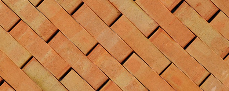 tehelňa v Poľsku hrubá keramika obkladové fasádne tehly horáky na uhlie